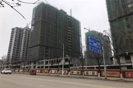 诺贝尔城7楼152平四室带储藏室车位118万可按揭